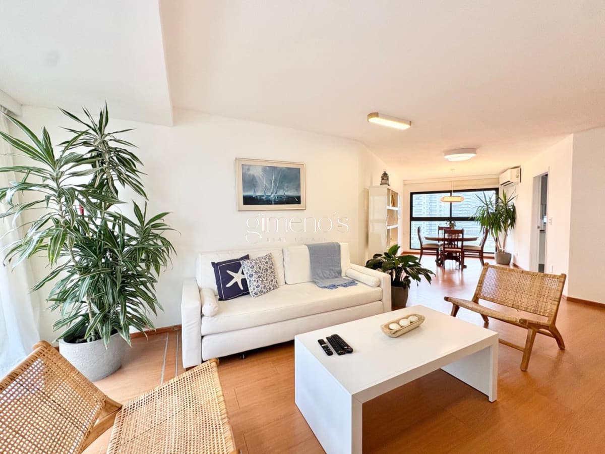 Apartamento en Alquiler Anual, 2 Dormitorios,Punta del Este - Playa Brava