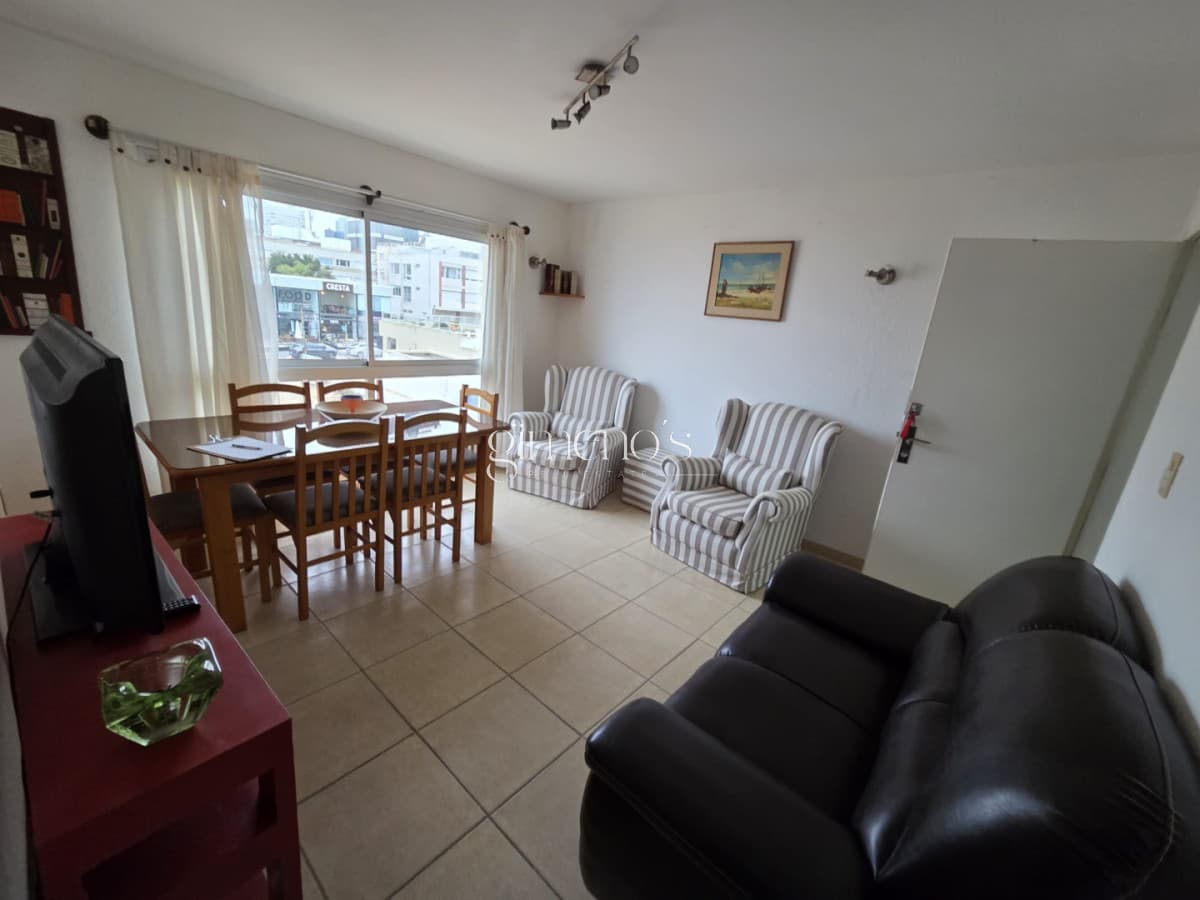Apartamento de 2 Dormitorios en Alquiler Anual - Peninsula - Punta del Este