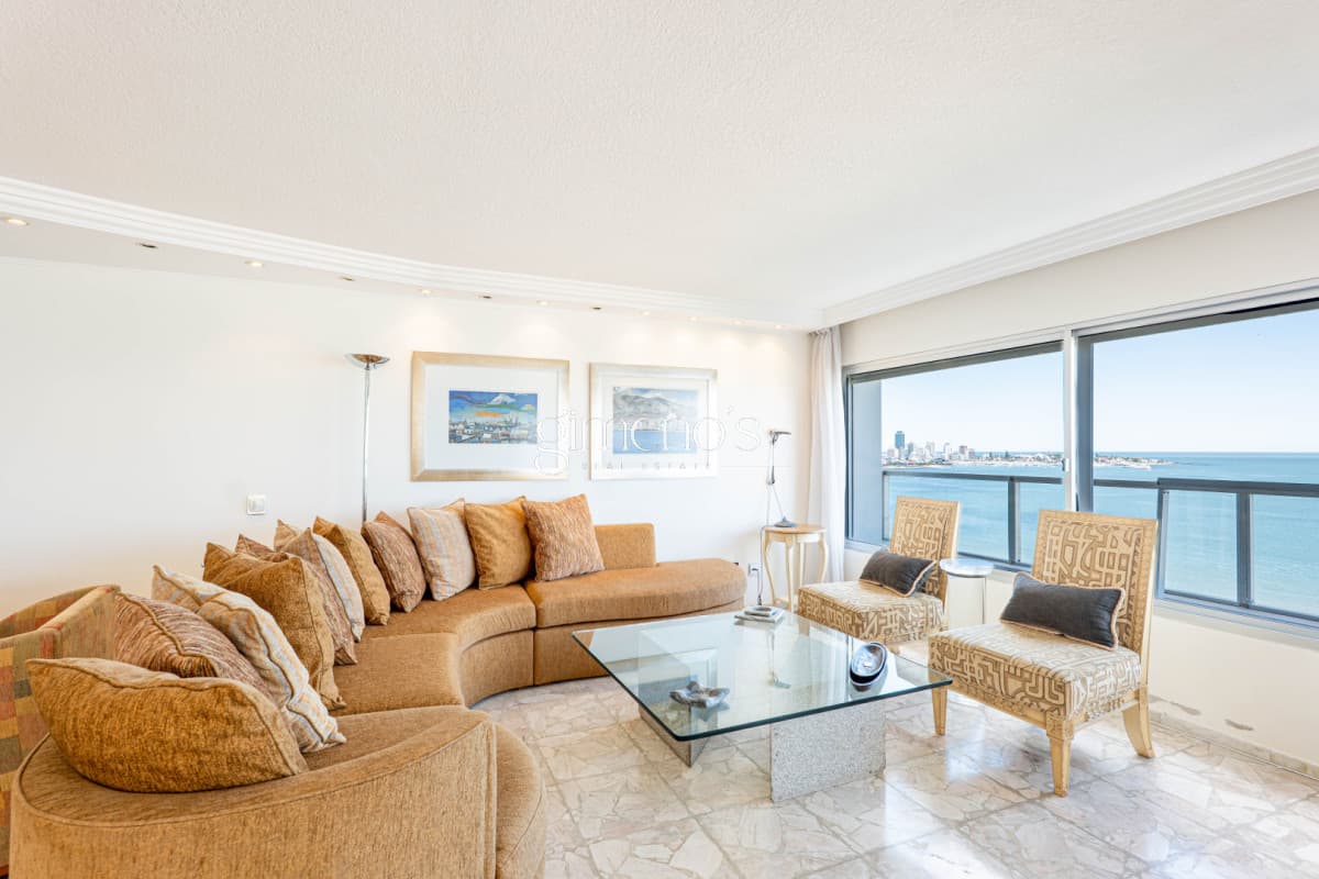 Apartamento en Venta 3 Dormitorios - Playa Mansa- Punta del Este