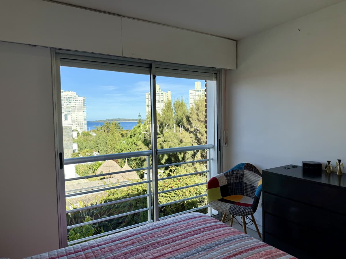 Venta Apartamento 3 Dormitorios con Parrillero Propio - Playa Mansa - Punta del Este