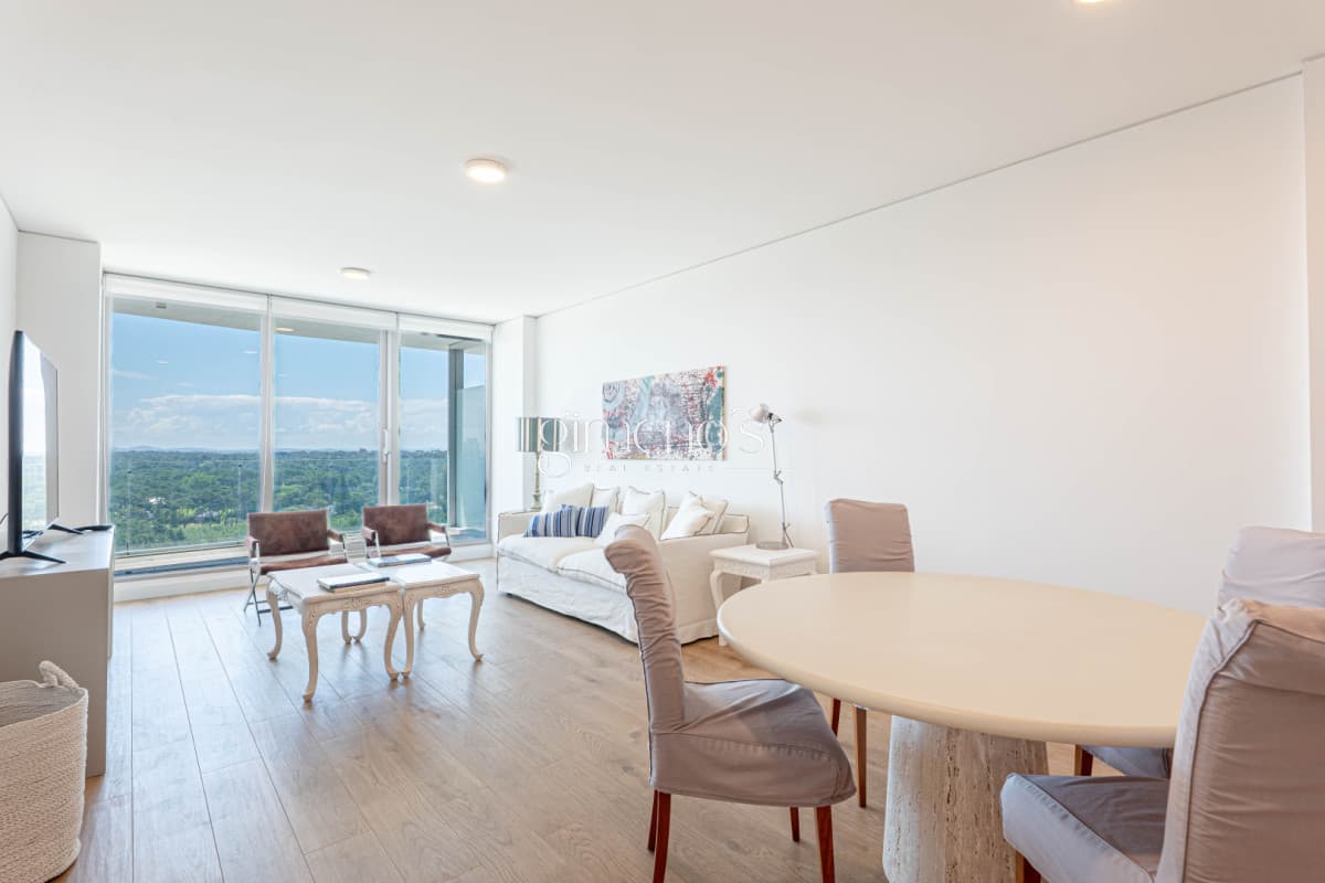 Apartamento en Alquiler Invernal -  Punta del Este - Playa Brava - TRUMP