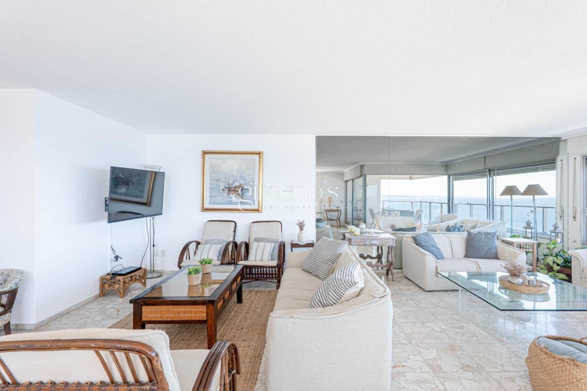 Apartamento en Venta 3 Dormitorios y Dependencia Playa Mansa Punta del Este