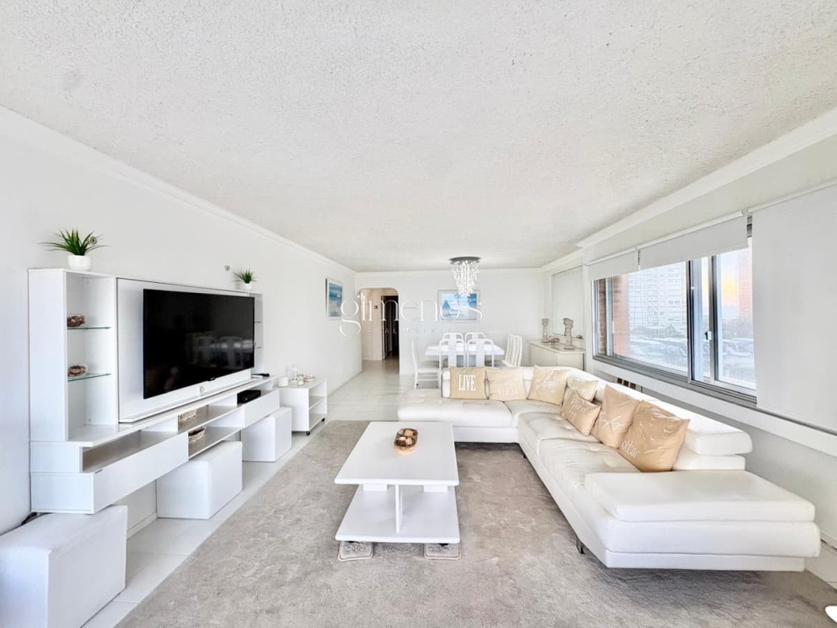 Apartamento en Venta de 3 Dormitorios- Playa Brava- Punta del Este