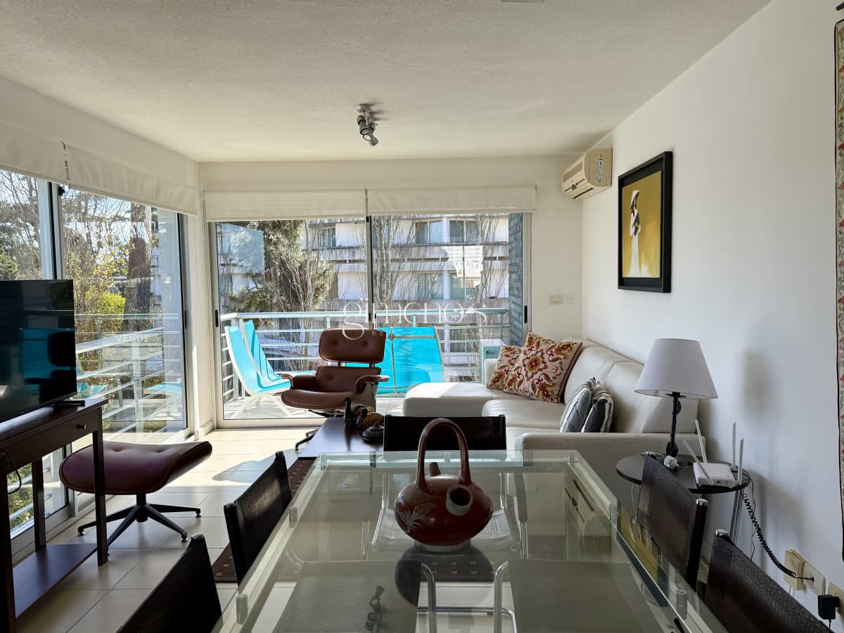 Venta Apartamento 3 Dormitorios con Parrillero Propio - Playa Mansa - Punta del Este