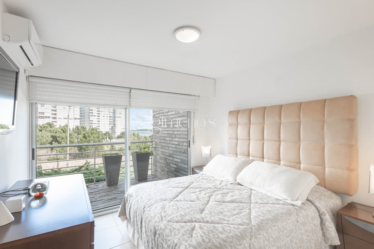 Apartamento en Venta 3 Dormitorios con Parrillero - Playa Mansa - Punta del Este