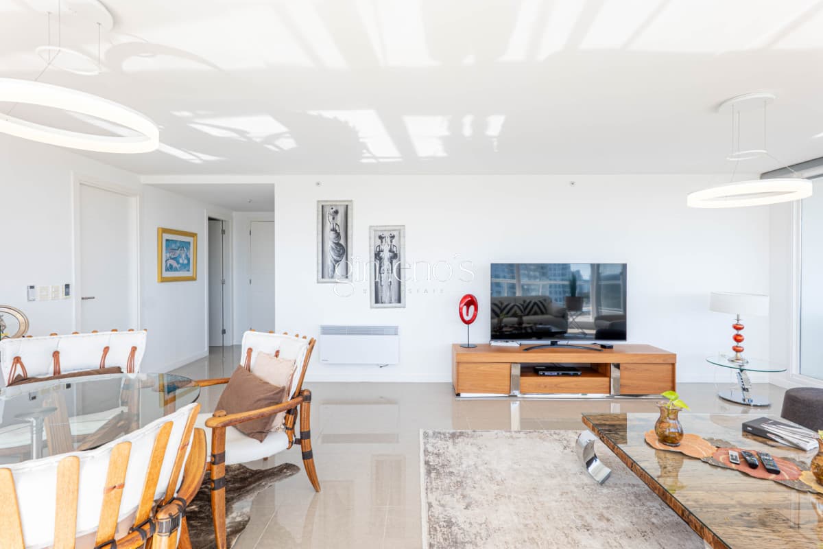 Apartamento en Venta, 3 Dormitorios, Playa Brava - Punta del Este