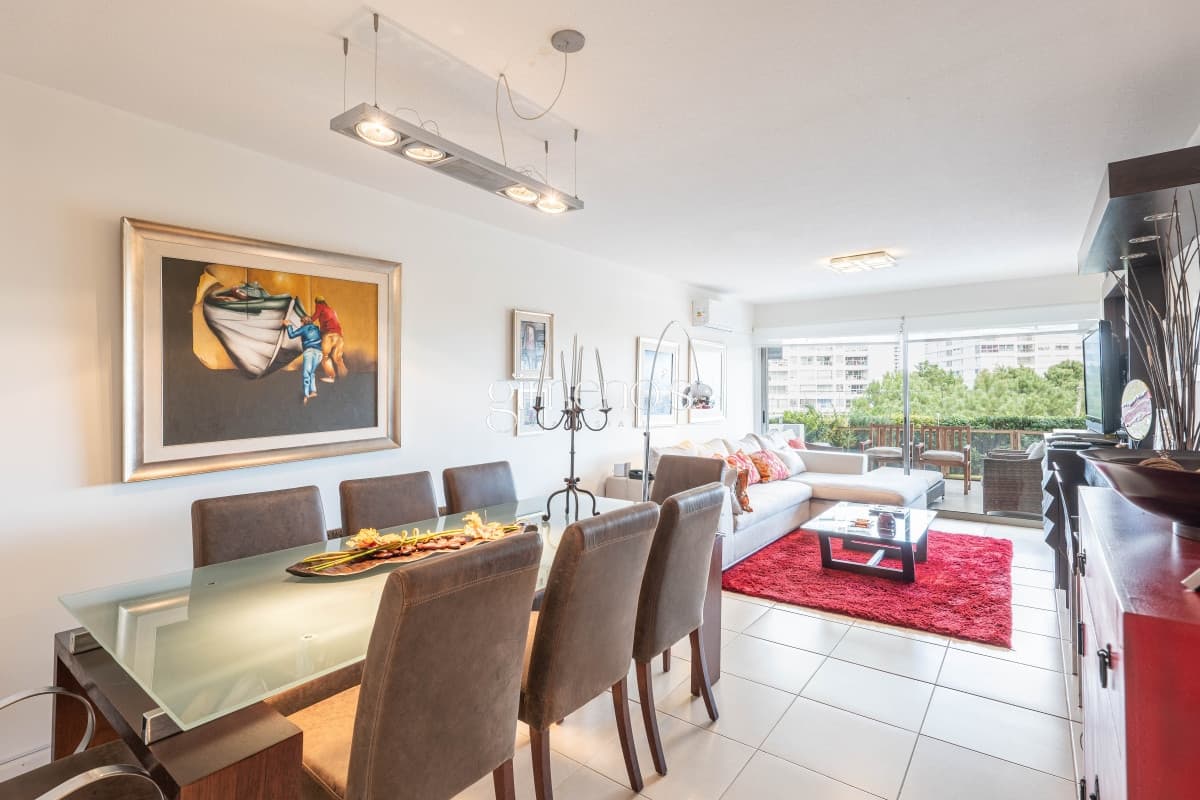 Apartamento en Venta 3 Dormitorios con Parrillero - Playa Mansa - Punta del Este