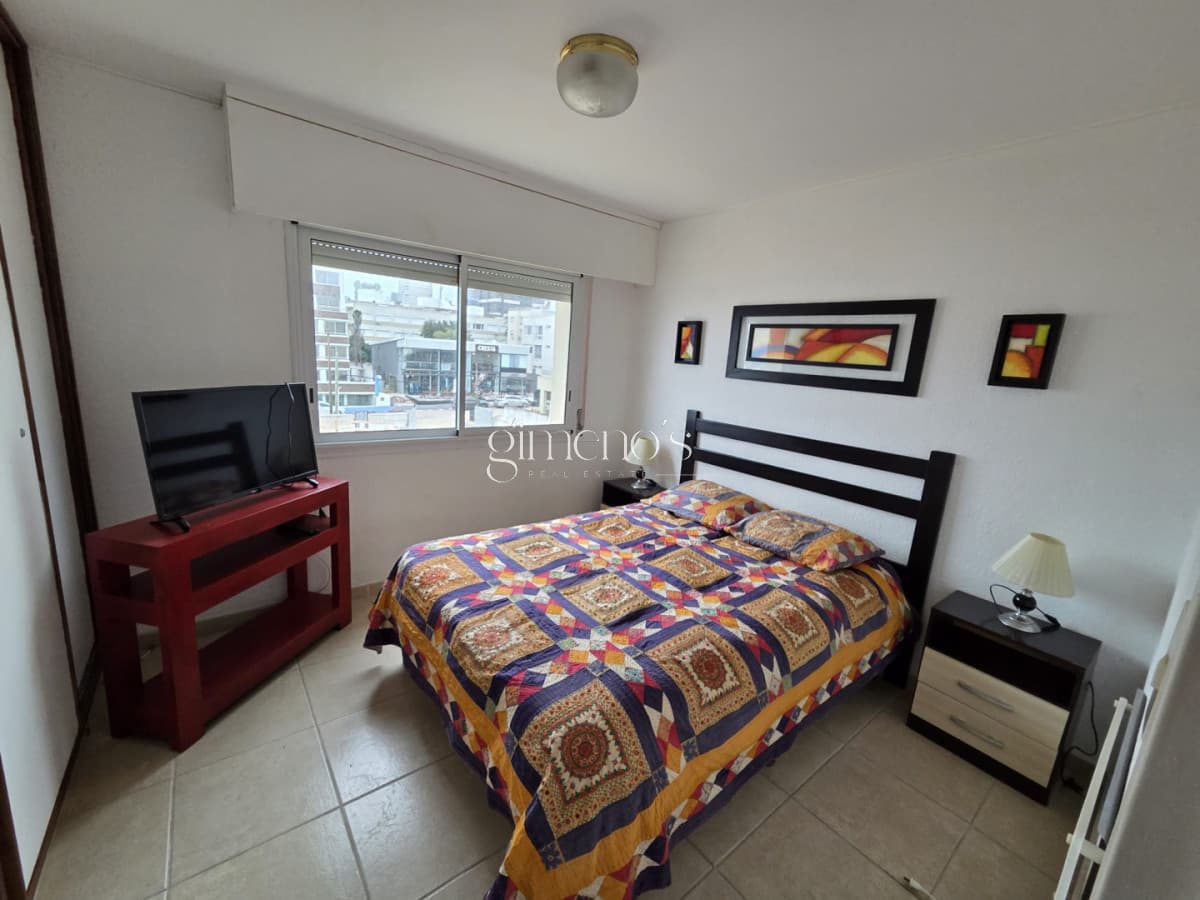 Apartamento de 2 Dormitorios en Alquiler Anual - Peninsula - Punta del Este