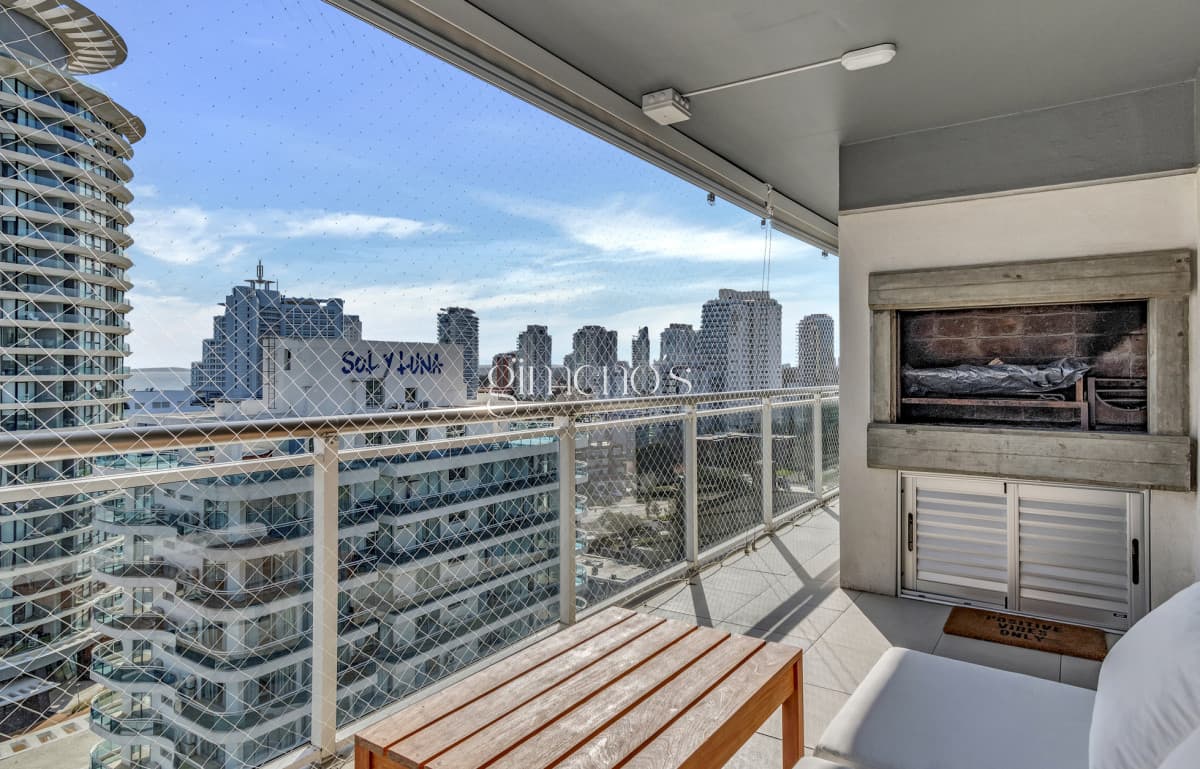 Apartamento de 3 dormitorios en alquiler de Verano , Punta del Este , Playa Brava  -