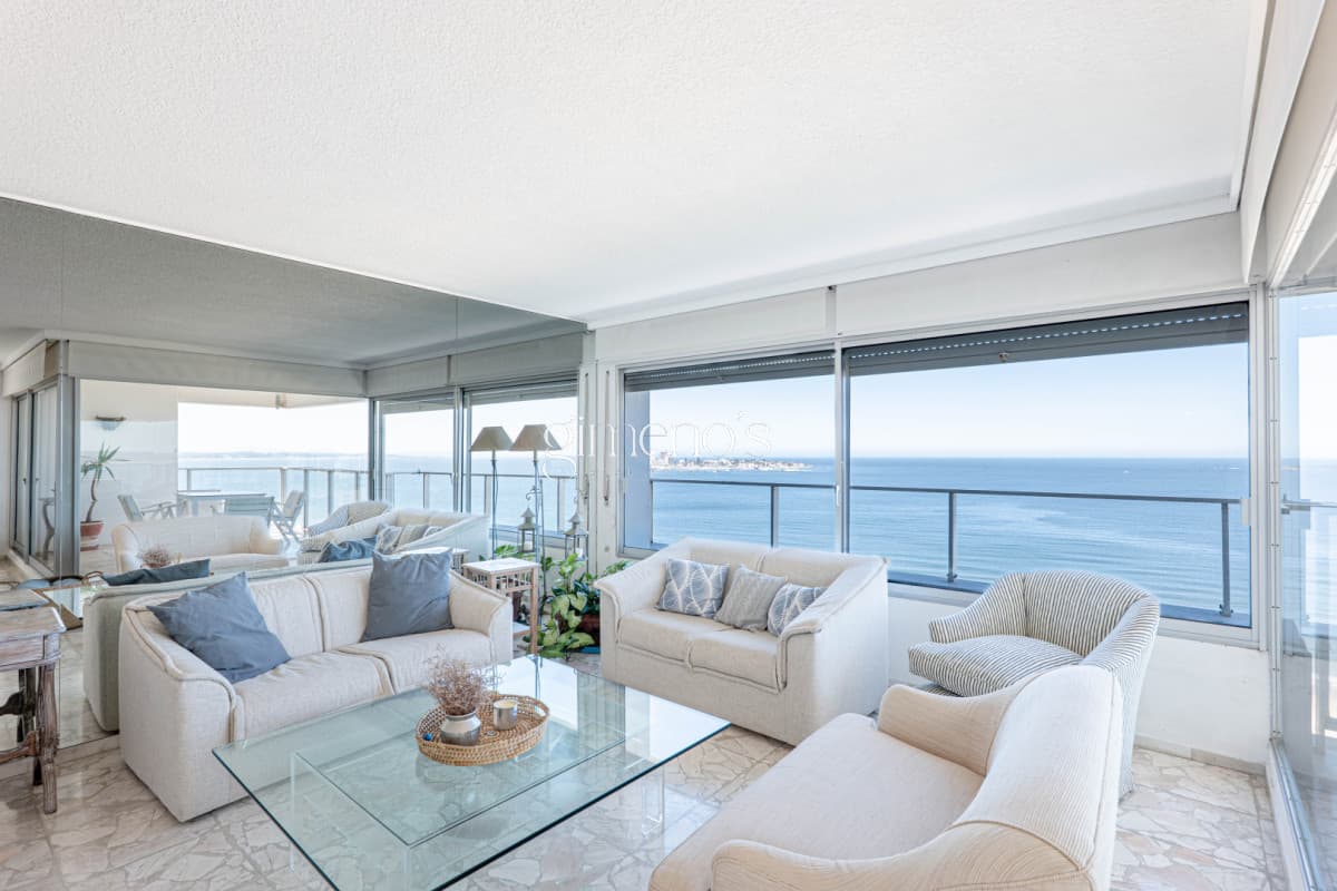 Apartamento en Venta 3 Dormitorios y Dependencia Playa Mansa Punta del Este