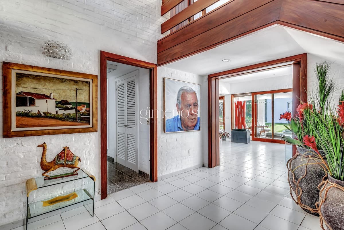 Casa  en Venta 3 Dormitorios en el Barrio Golf Punta del Este - Playa Brava