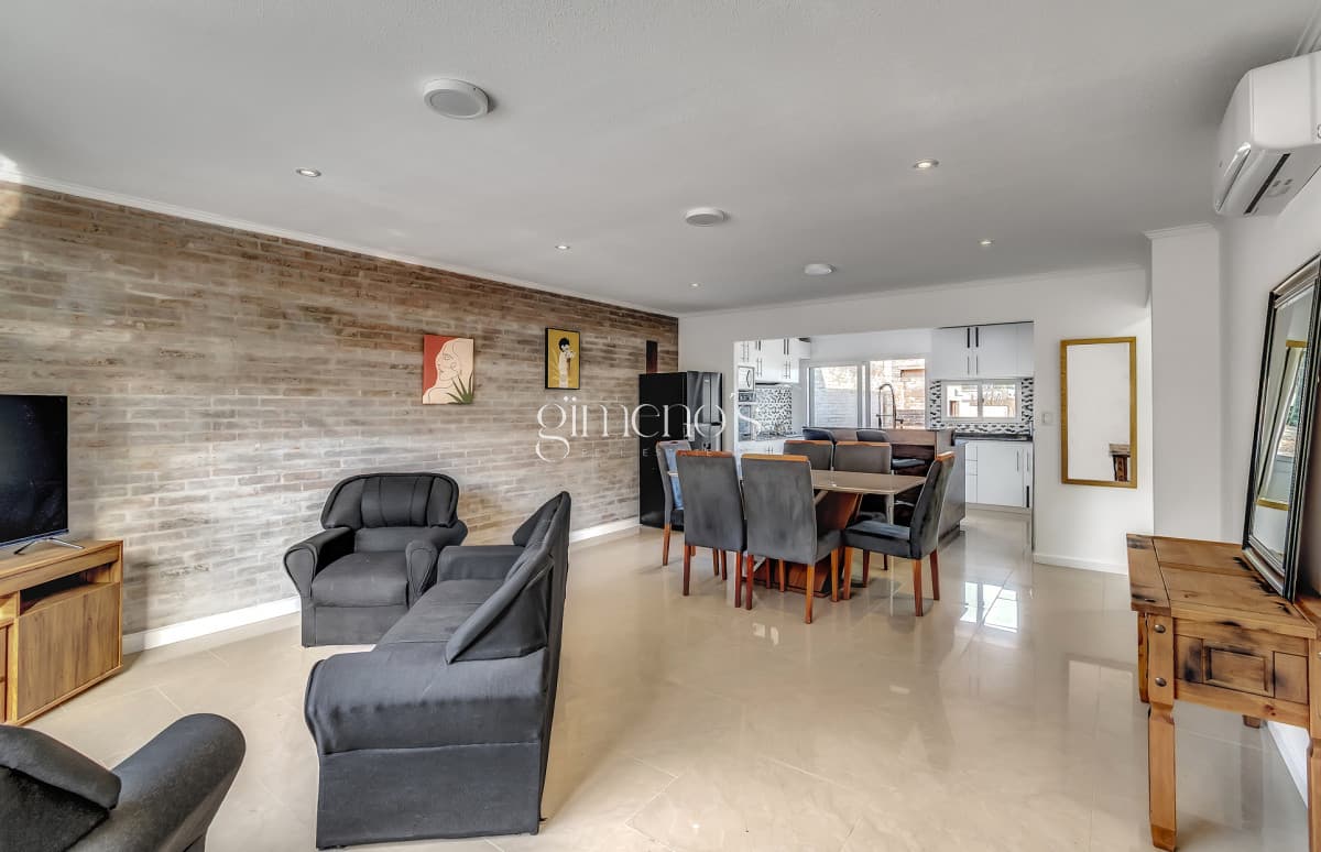 Casa en Venta  3 Dormitorios en Parque Burnett - Pinares - Punta del Este