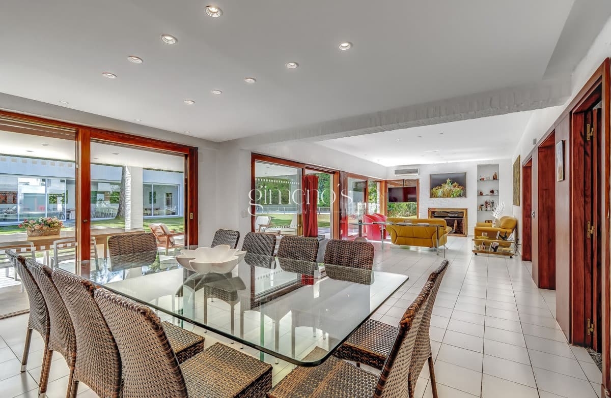 Casa  en Venta 3 Dormitorios en el Barrio Golf Punta del Este - Playa Brava