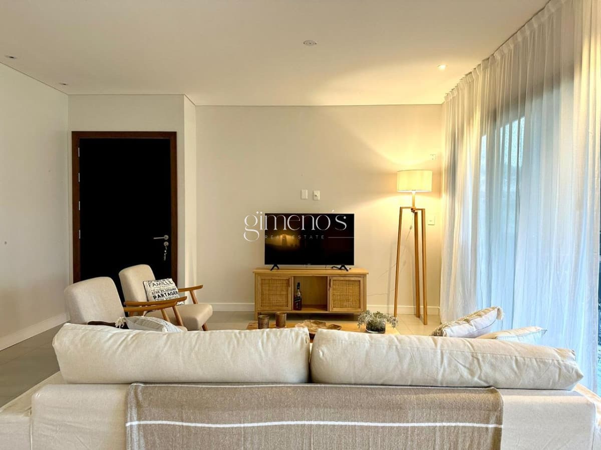 Alquiler de Casa 3 Dormitorios en barrio Privado - Las Magnolias - San Rafael - Punta del Este
