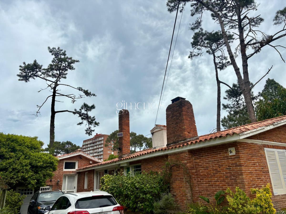 Casa en Venta, 5 Dormitorios- Punta del Este - Playa Mansa