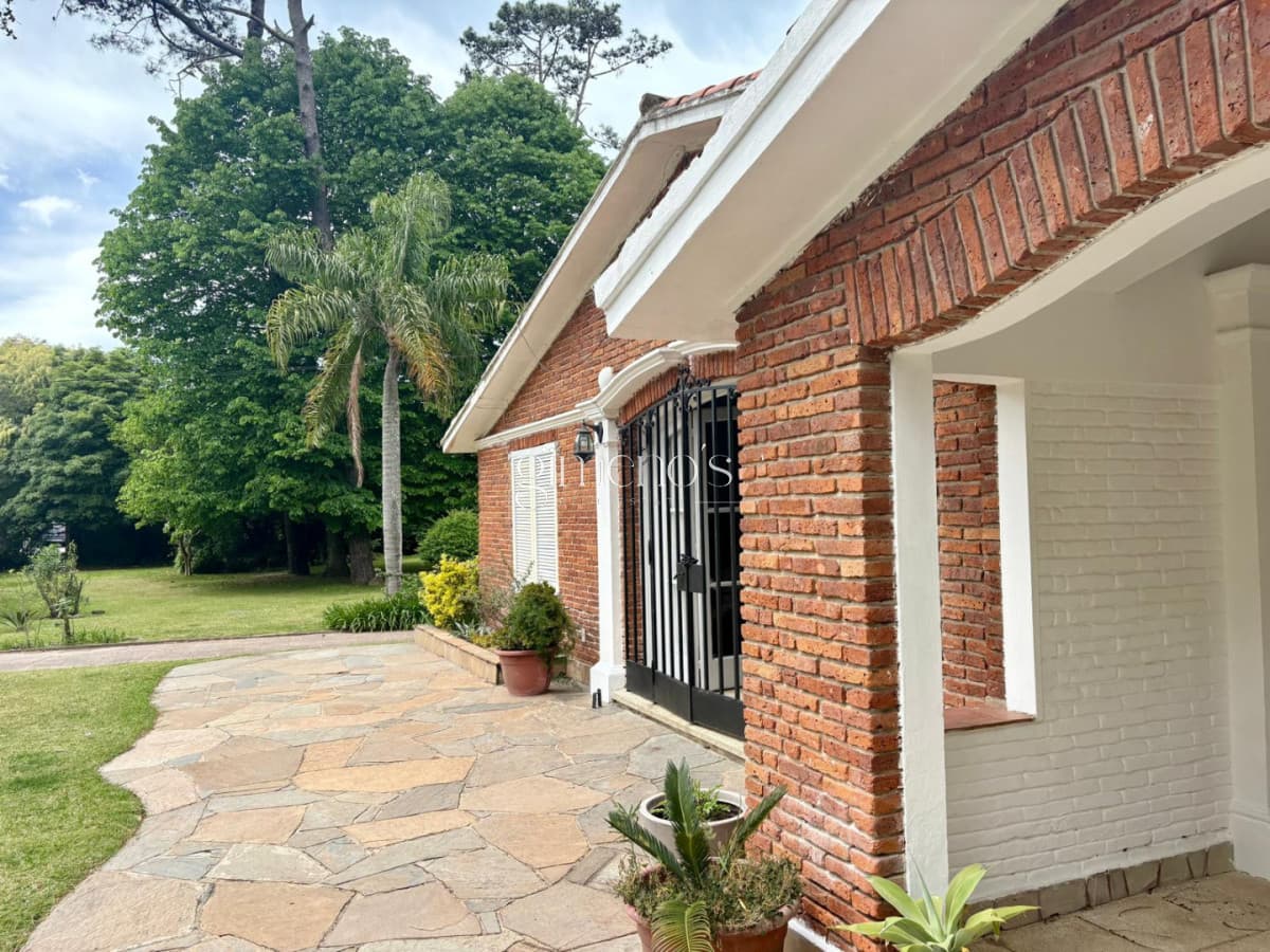 Casa en Venta, 5 Dormitorios- Punta del Este - Playa Mansa