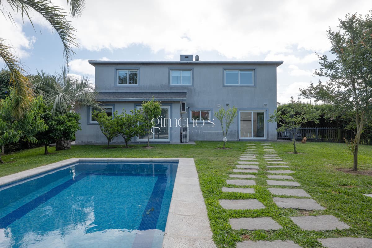 Casa de 3 Dormitorios en Venta - Punta Del Este - Jardínes de Cordoba