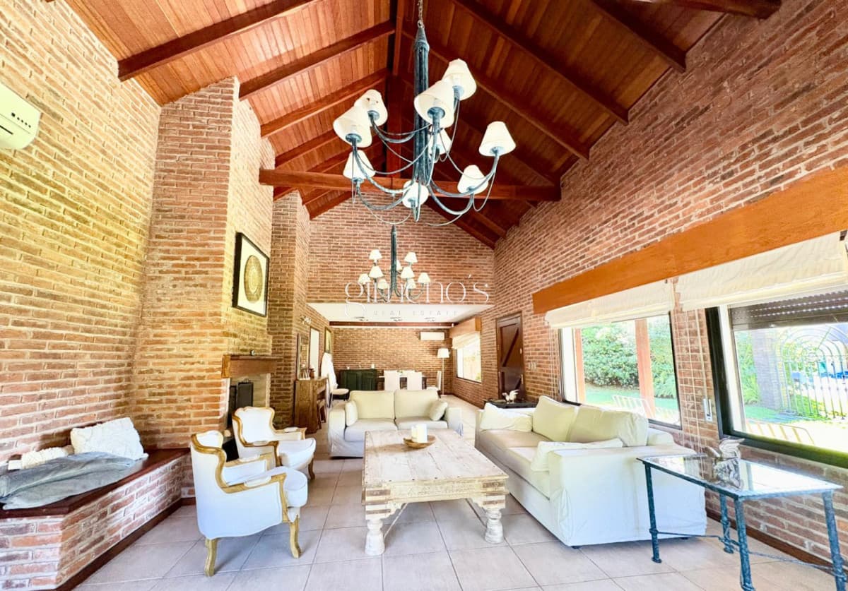 Casa de 4 Dormitorios