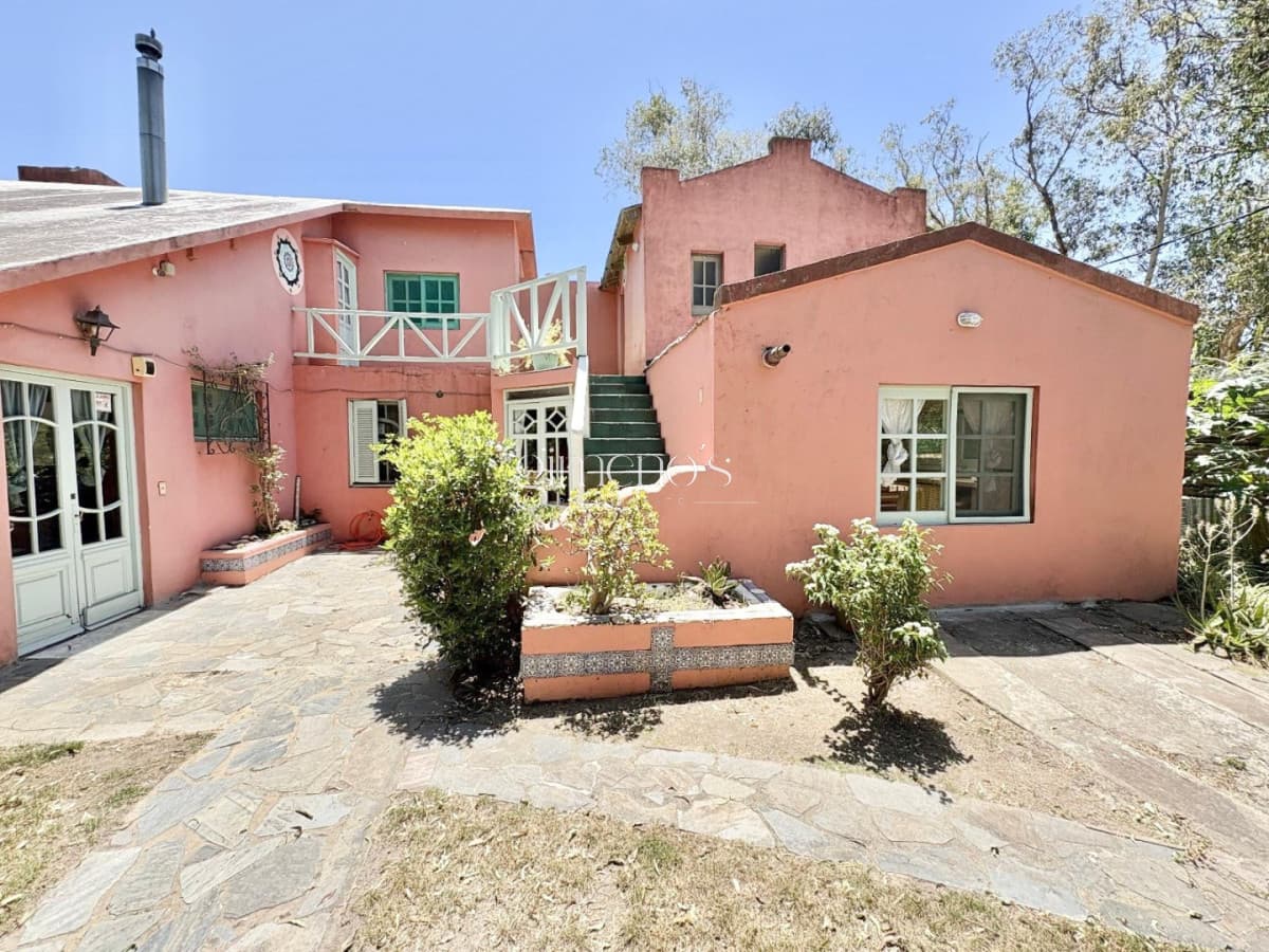 Oportunidad en Balneario Buenos Aires - Dos Casas  a una cuadra del Mar