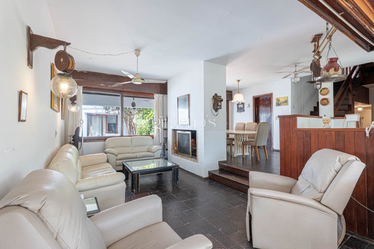 Casa en Venta, 5 Dormitorios - Punta del Este -  Playa Mansa