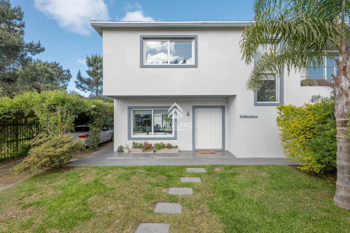 Casa ID.6080 - Venta Casa 3 Dormitorios  - Punta Del Este - Jardínes de Cordoba