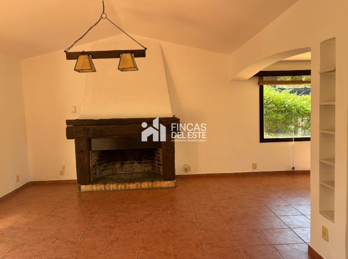 Casa de 3 dormitorios con piscina en zona colegios