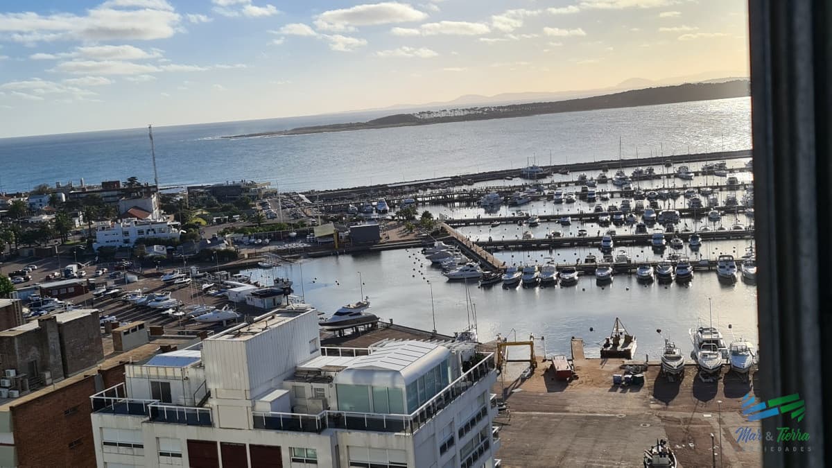 En venta apartamento 2 dormitorios en Peninsula, Punta del Este