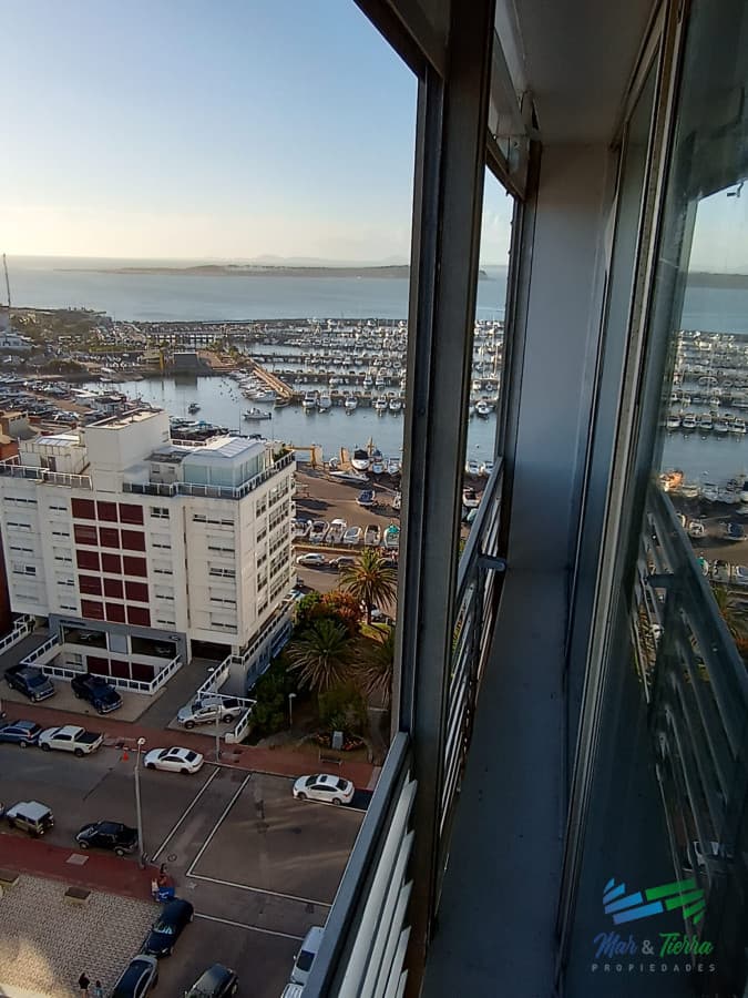 En venta apartamento 2 dormitorios en Peninsula, Punta del Este