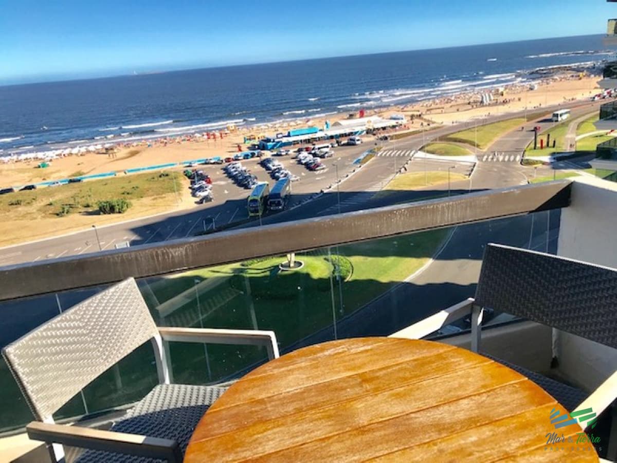 Apartamento 3 dormitorios, en primera línea, Punta del Este