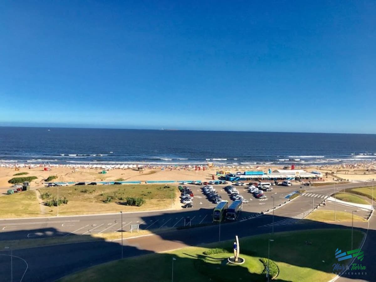 Apartamento 3 dormitorios, en primera línea, Punta del Este