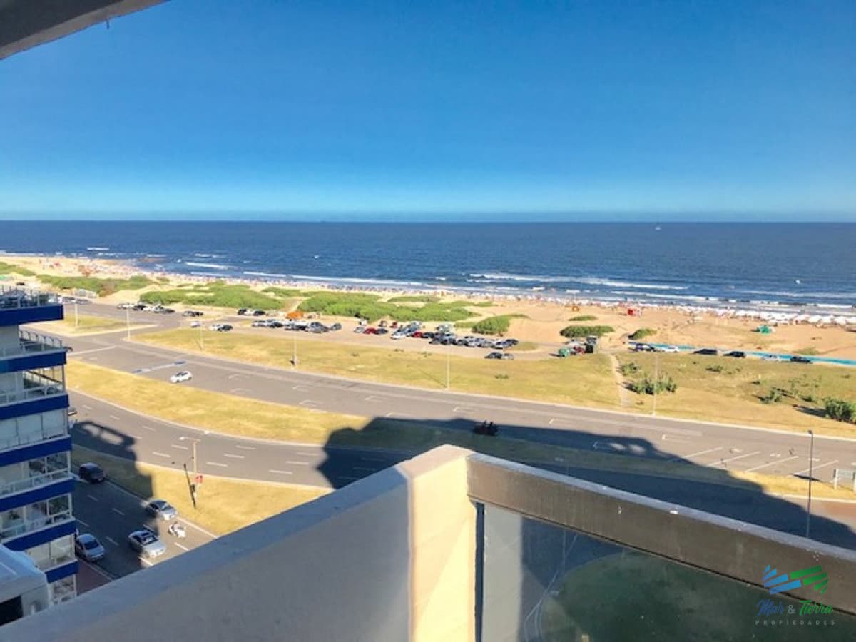 Apartamento 3 dormitorios, en primera línea, Punta del Este