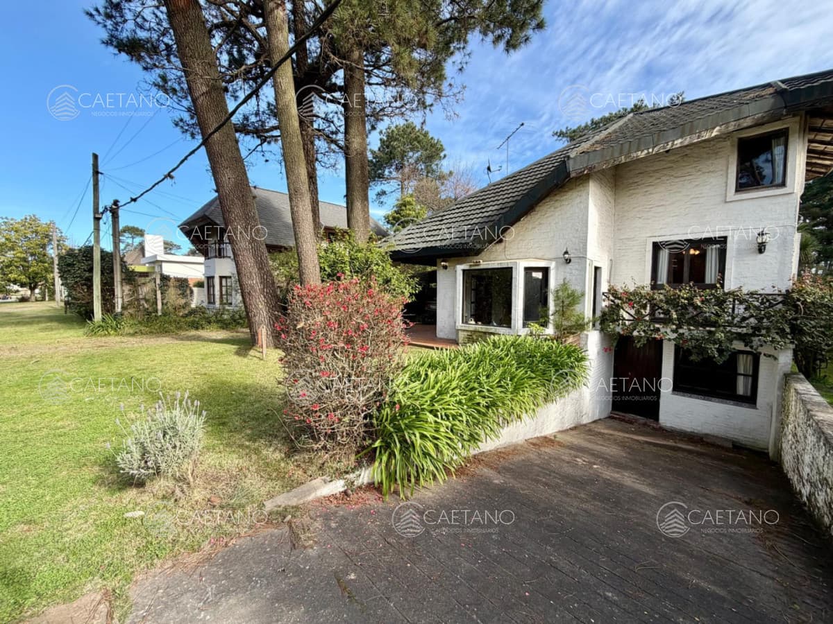 casa en venta con piscina en punta del este