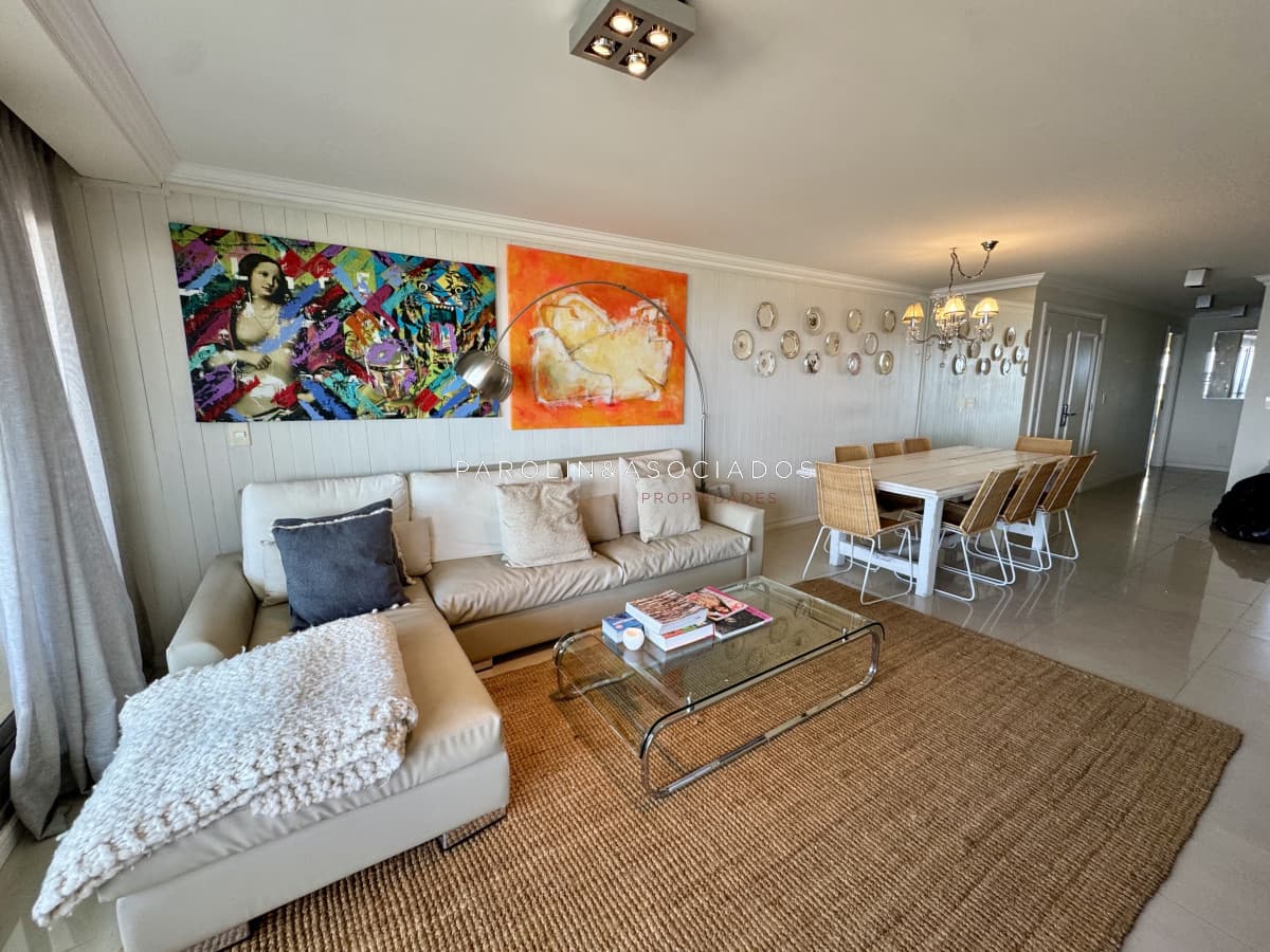 Hermoso apartamento en venta en torre Imperiale, Punta del Este.