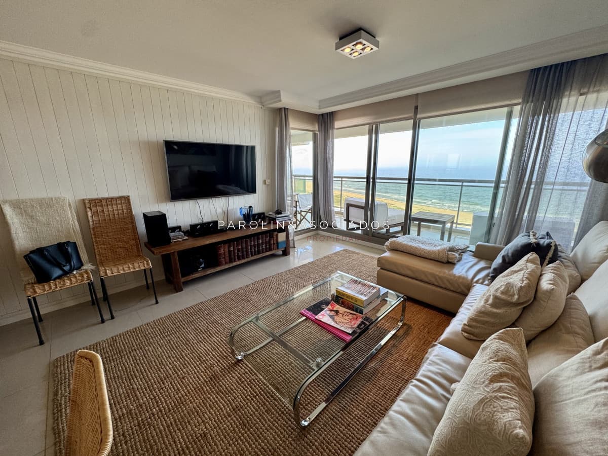 Hermoso apartamento en venta en torre Imperiale, Punta del Este.