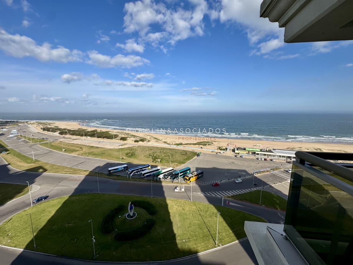 Hermoso apartamento en venta en torre Imperiale, Punta del Este.