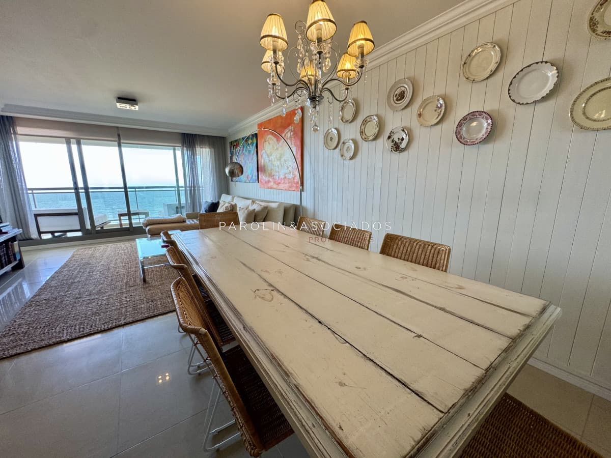 Hermoso apartamento en venta en torre Imperiale, Punta del Este.