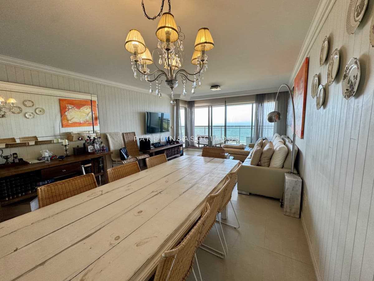 Hermoso apartamento en venta en torre Imperiale, Punta del Este.