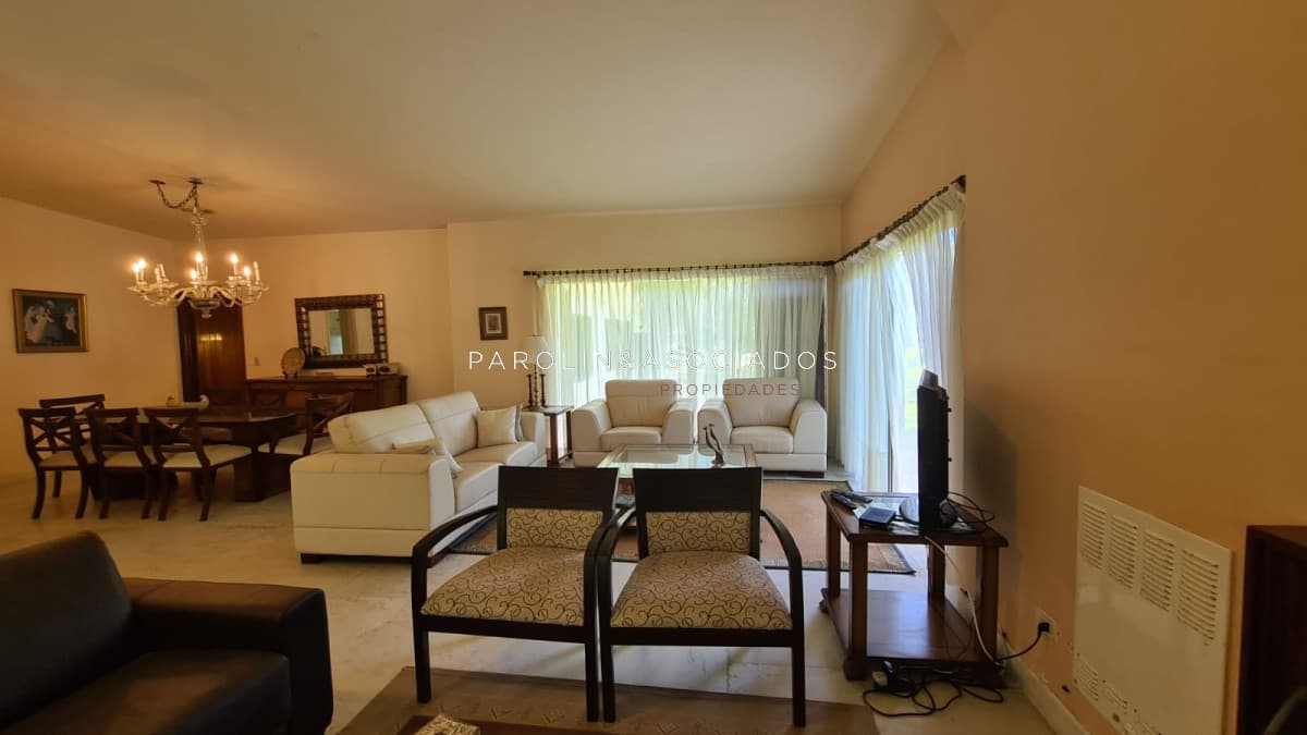 Muy linda casa en venta en zona residencial Marly, Punta del Este.