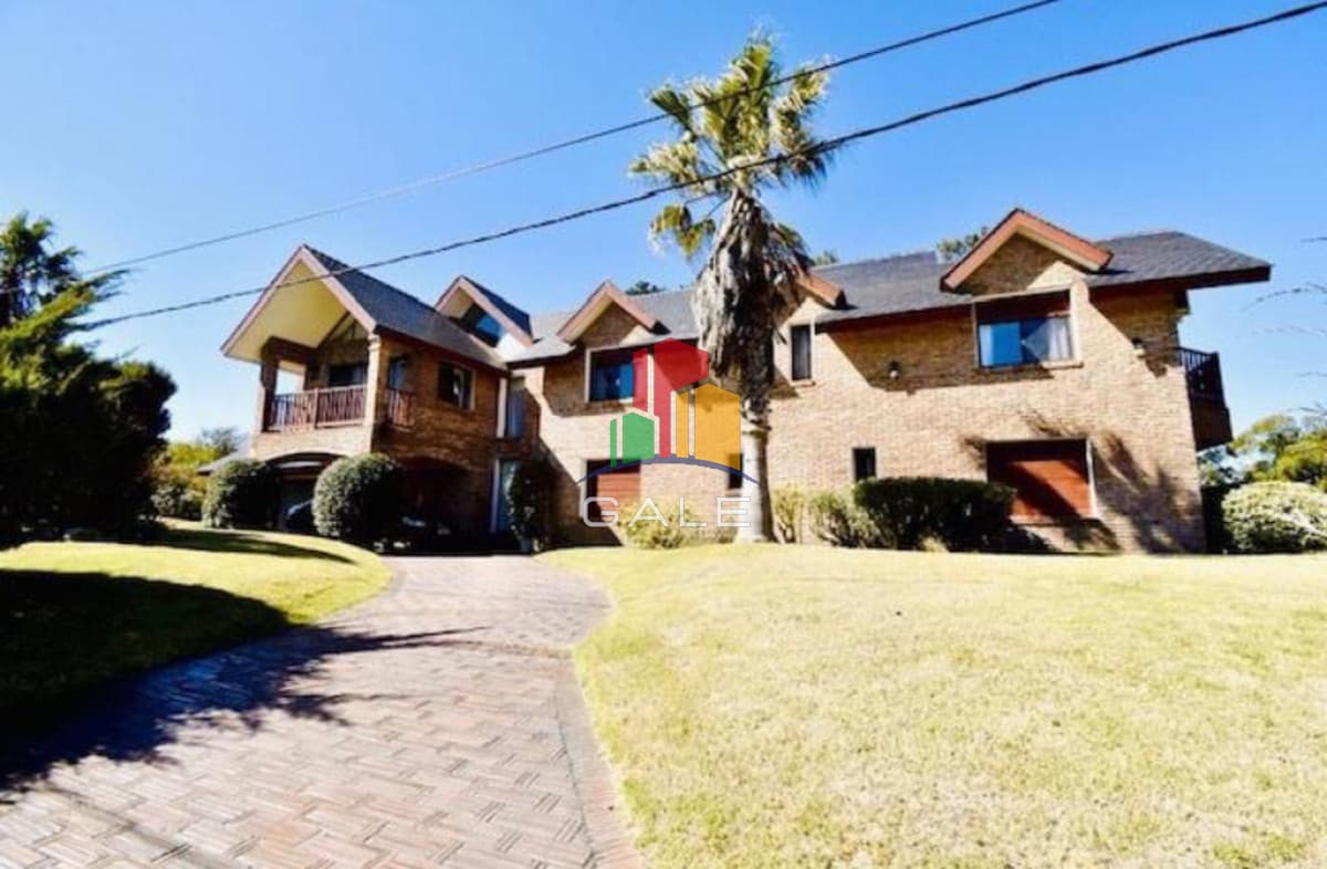 Gale Propiedades & Escribanía Casa ID.396 - Excelente mansión a 50 mts. de la mejor zona de la playa Mansa.