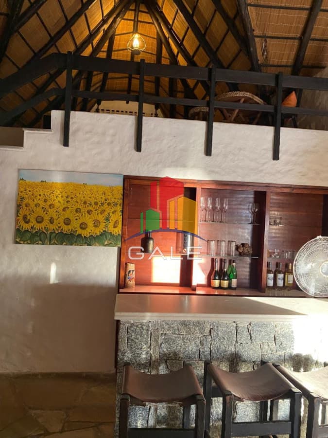 Gale Propiedades & Escribanía Casa ID.5326 - Expléndida casa en venta frente a la laguna