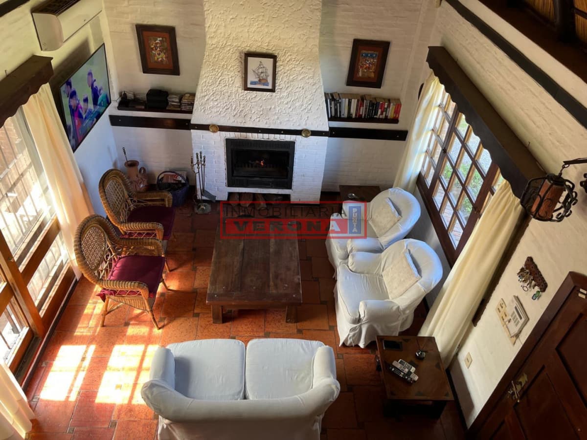 Hermosa casa a pasos del mar  - Inmobiliaria Verona Punta