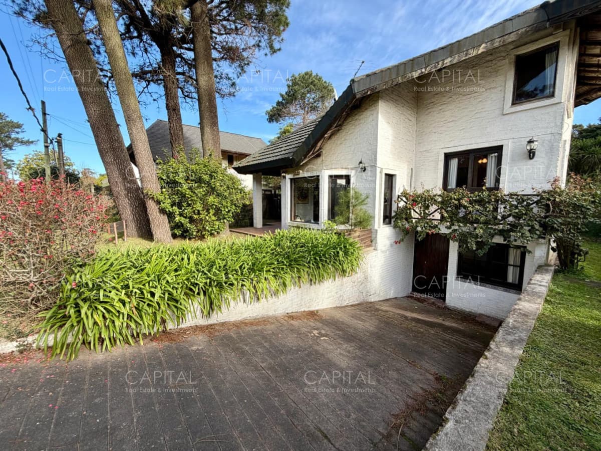 Hermosa casa en venta con piscina en punta del este