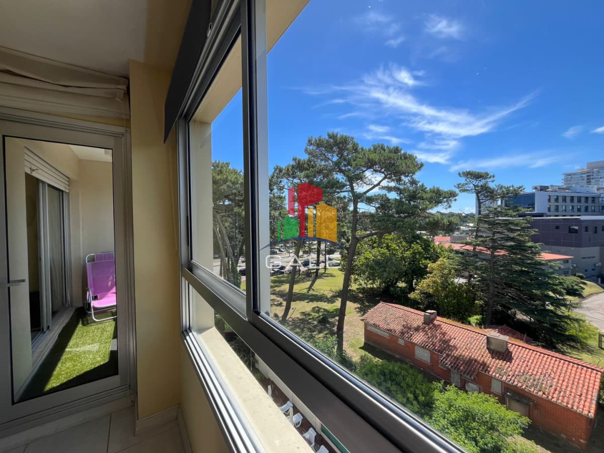 Gale Propiedades & Escribanía Apartamento ID.4716 - Apartamento en venta  1 dormitorio con balcón y garaje en Roosevelt