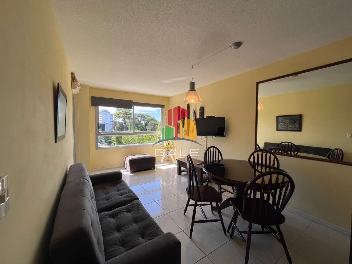 Gale Propiedades & Escribanía Apartamento ID.4716 - Apartamento en venta  1 dormitorio con balcón y garaje en Roosevelt