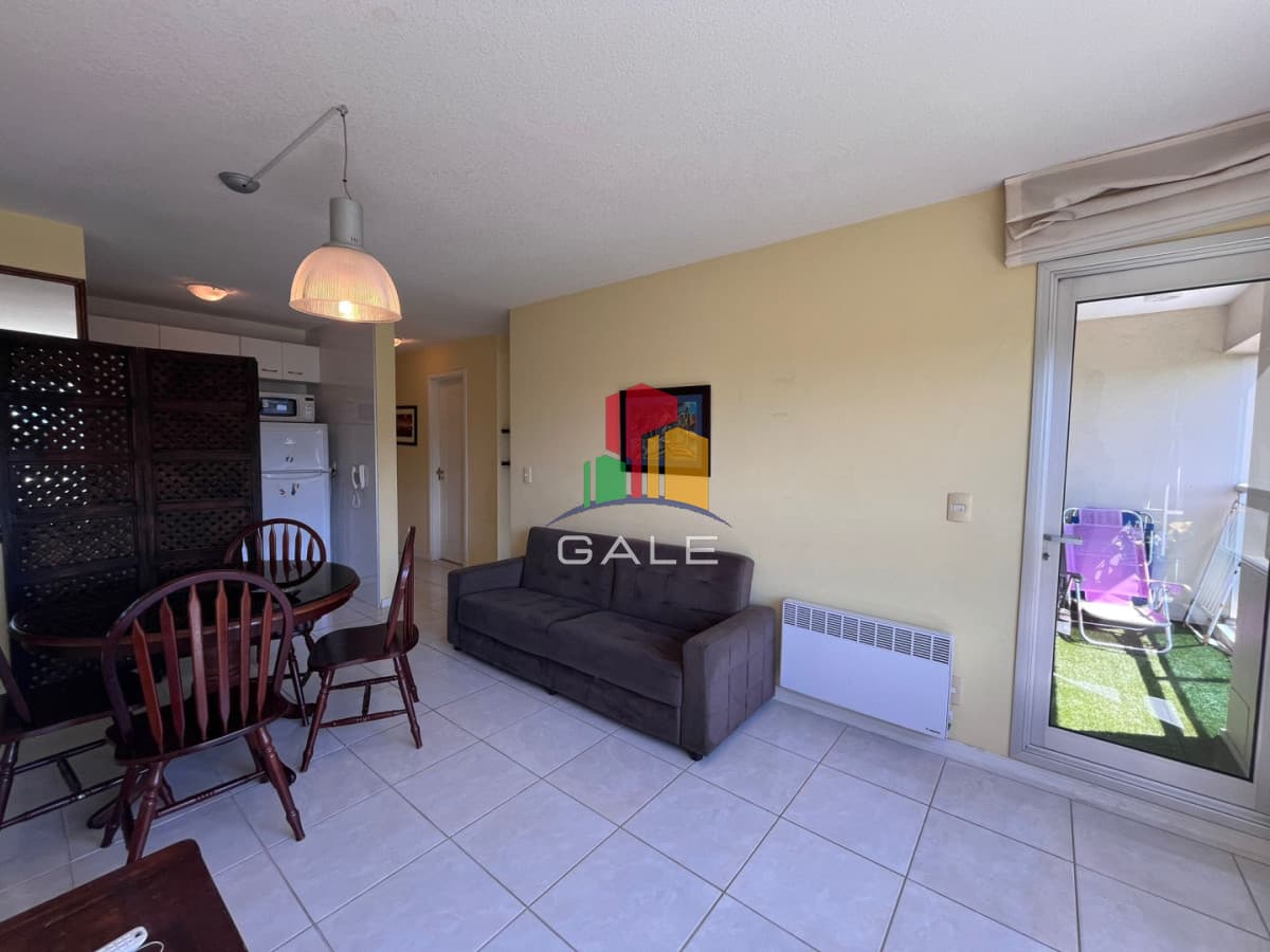 Gale Propiedades & Escribanía Apartamento ID.4716 - Apartamento en venta  1 dormitorio con balcón y garaje en Roosevelt
