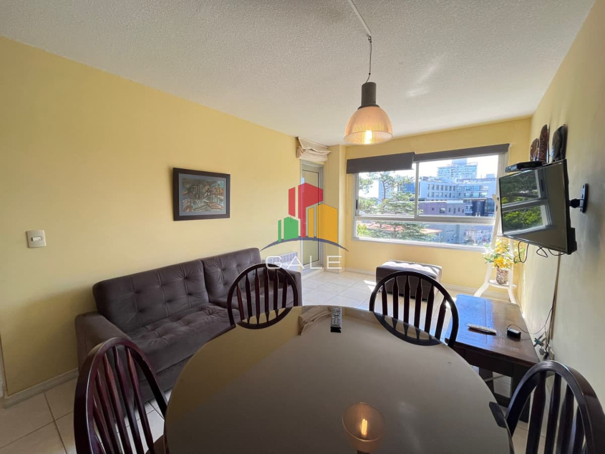 Gale Propiedades & Escribanía Apartamento ID.4716 - Apartamento en venta  1 dormitorio con balcón y garaje en Roosevelt