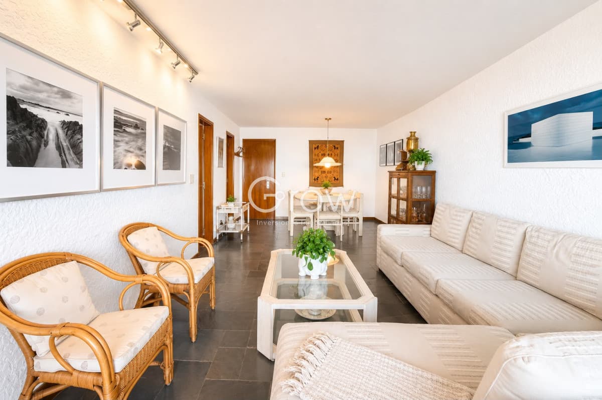Torre del plata, 2 dormitorios en venta!