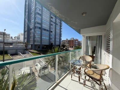 Apartamento de 1 dormitorio en Venta en Punta del este , Península , Bajos gastos a pasos del mar   -