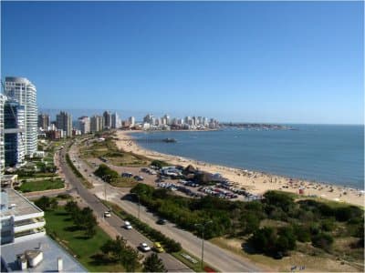 OPORTUNIDAD APARTAMENTO FRENTE AL MAR DE 3 DORMITORIOS EN PLAYA MANSA  -