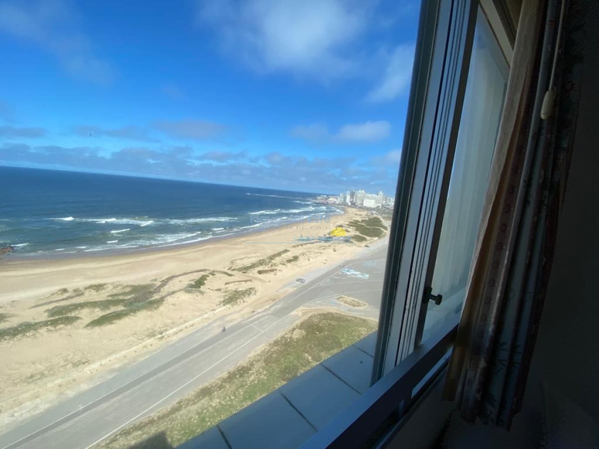 Apartamento en alquiler de temporada de 2 dormitorios en Punta del este  - Inmobiliaria Playa del Este